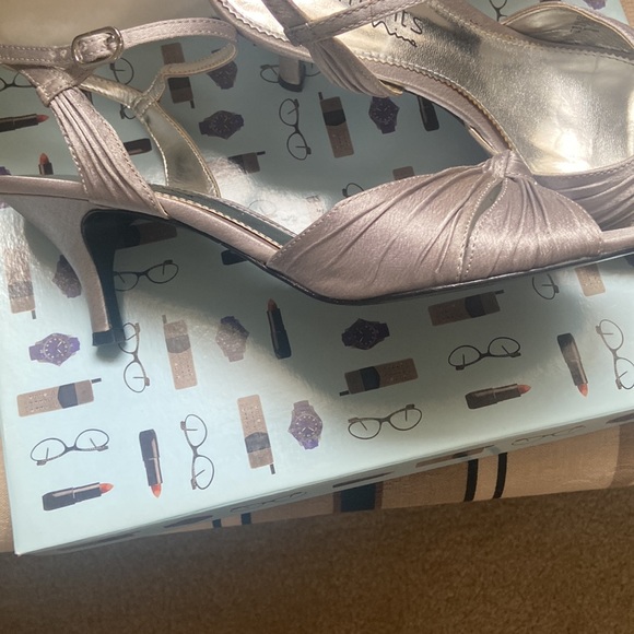 Elements by Nina Silver Heavenly 2.5” heel size 8.5 with adjustable heel strap - Picture 2 of 4